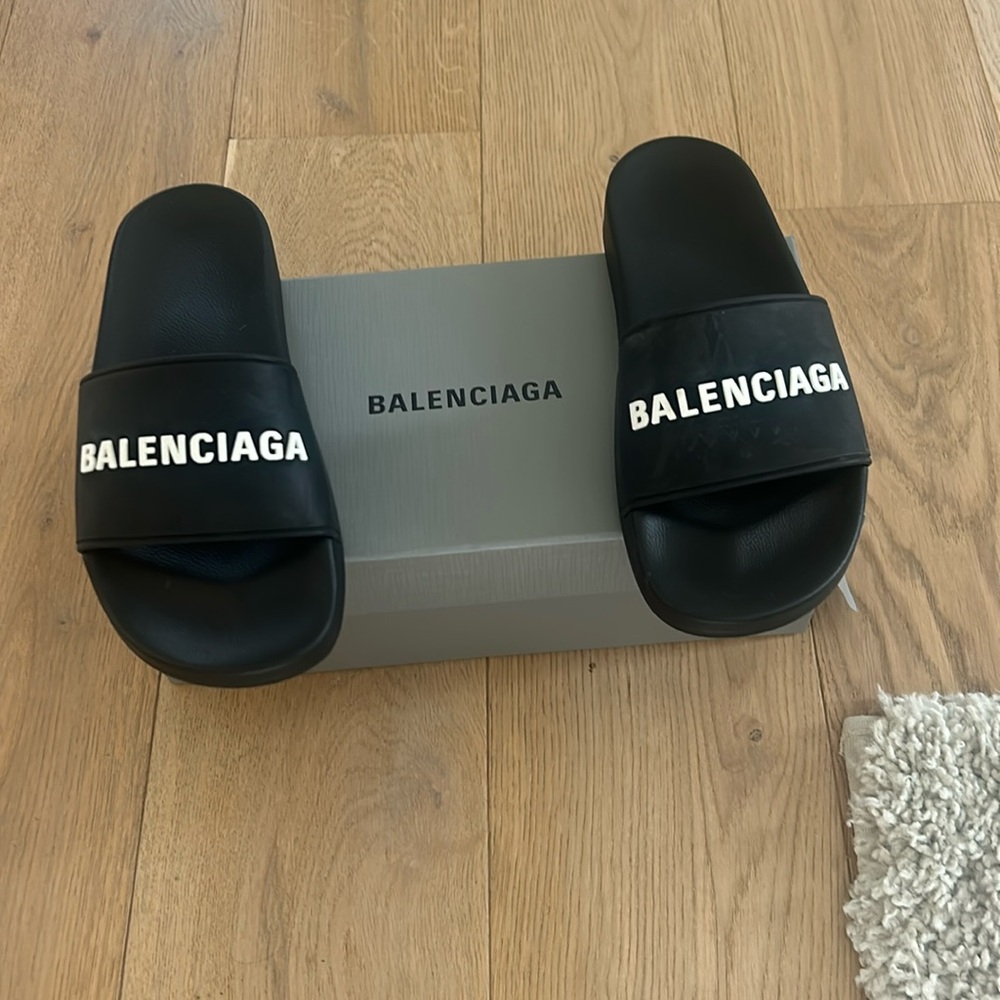 Balenciaga pool slides